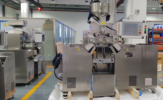 Precise 380V Servo Control Soft Capsule Machine con corpo in acciaio inossidabile e formato di rotolo F150x250mm 6